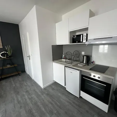 Apartment Le Caly - 2mn Gare Sncf, Hyper Centre, Wifi-netflix Niort